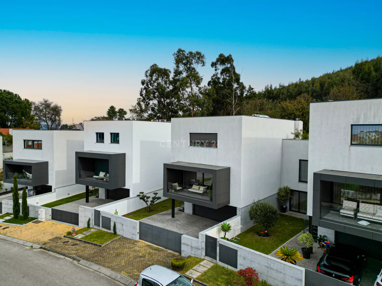 Moradia T4 em Nogueira na Encosta da Falperra com Elevador