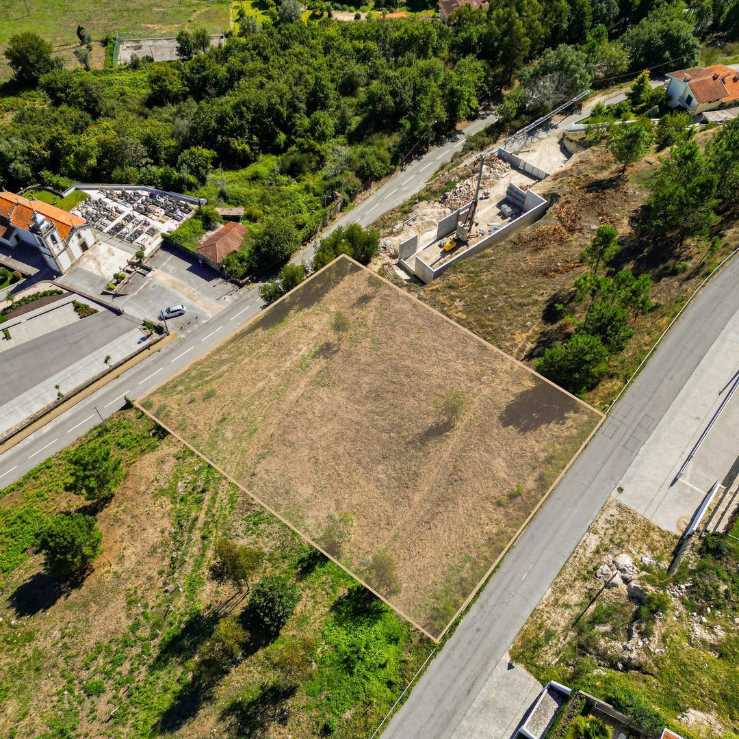 Terreno para construcao com aprox. 3.694 m2- Nevogilde.
